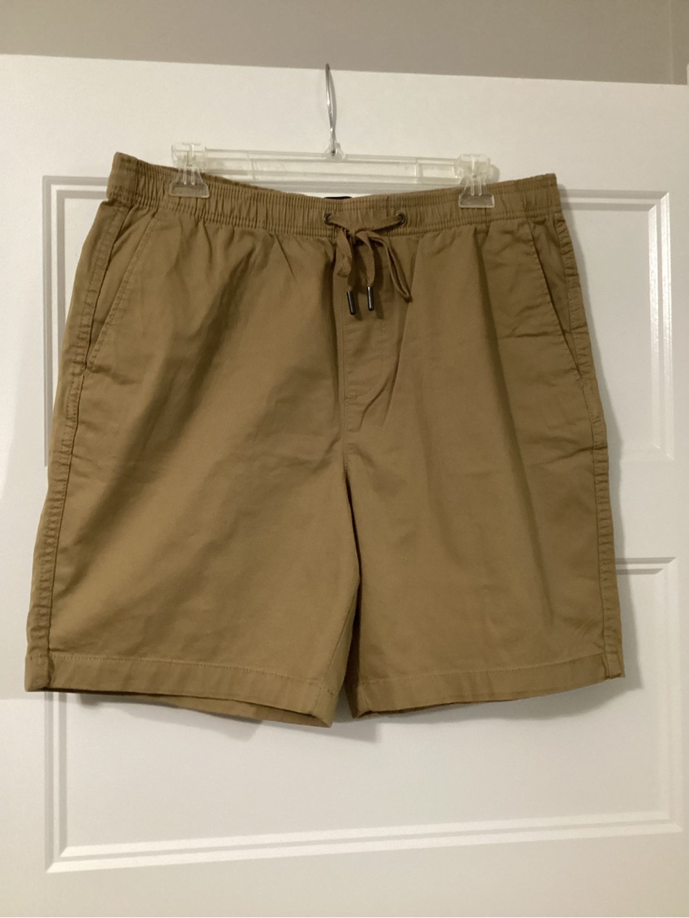 GAP Men's Hybrid Drawstring Shorts in Tan